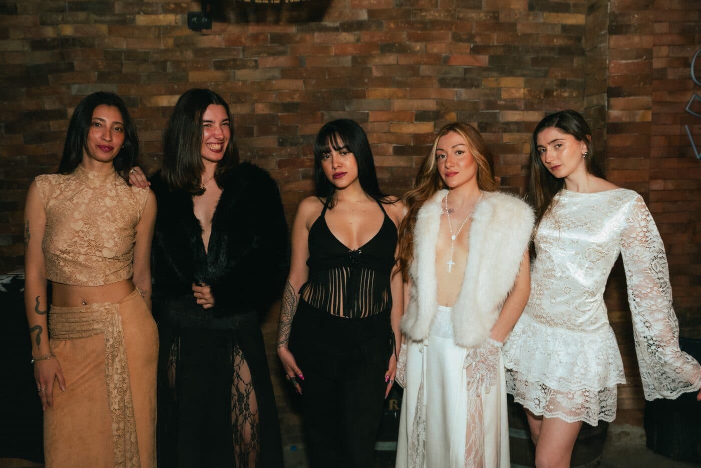 Santa Mardía — Cinco de las modelos después del desfile