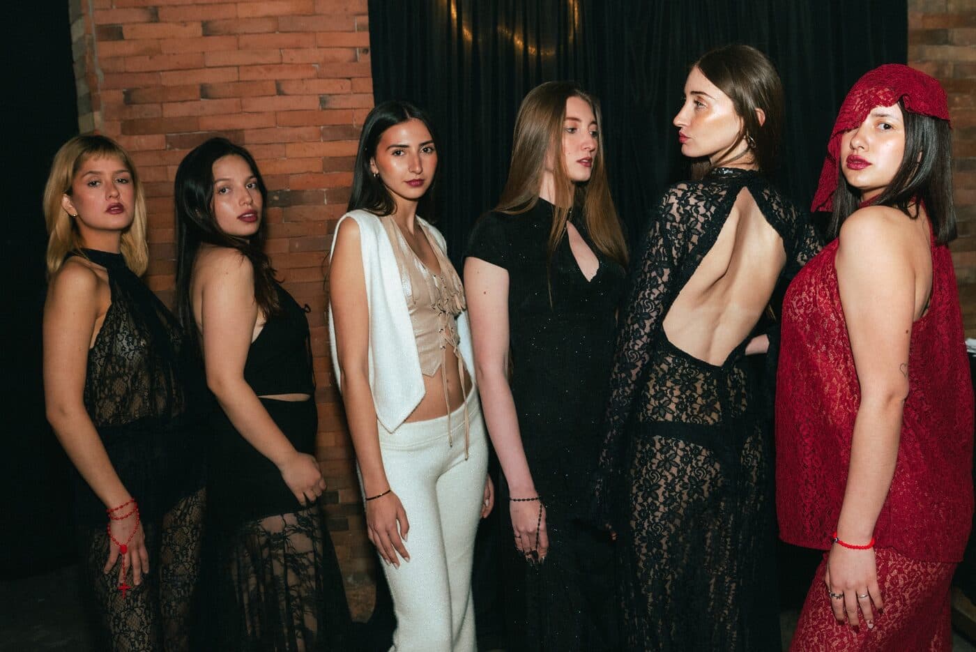 Santa Mardía — Seis de las modelos después del desfile